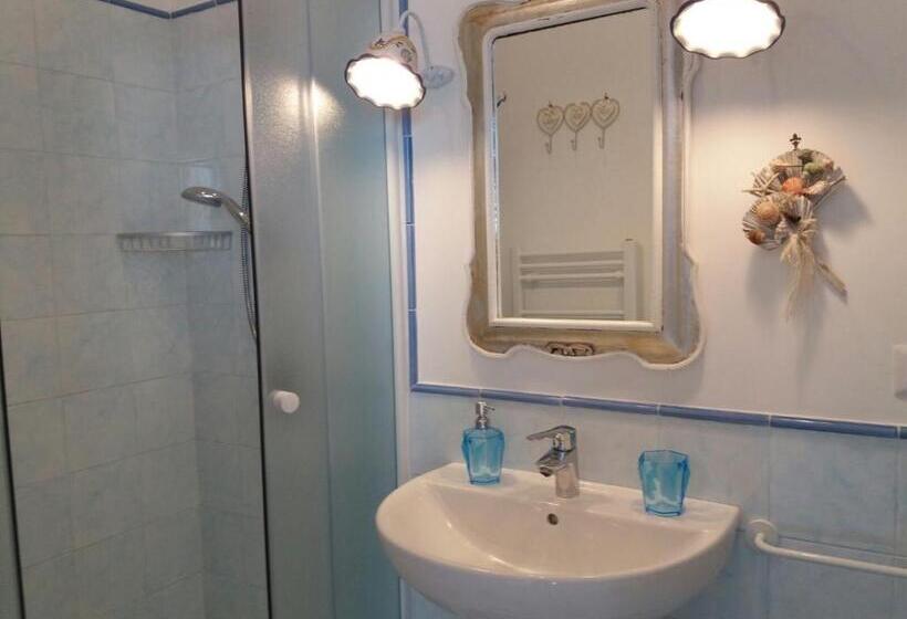 豪华海景房带阳台, B&b Villa Cristina