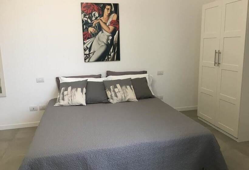 اتاق کلاسیک سه تخته, Room Center Station 2