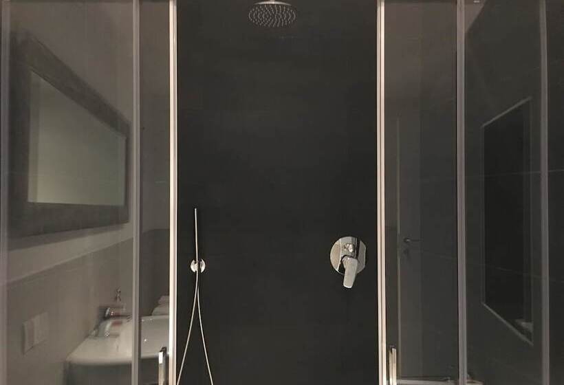 اتاق لوکس سه تخته, Room Center Station 2