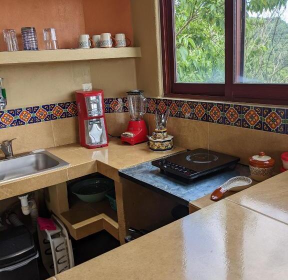 キングサイズベッドのスタンダードルーム, Casa Arcoiris Zihuatanejo B&b