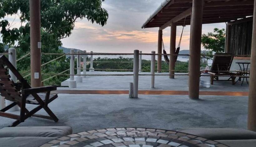 オーシャンビューのスタンダードバンガロー, Casa Arcoiris Zihuatanejo B&b