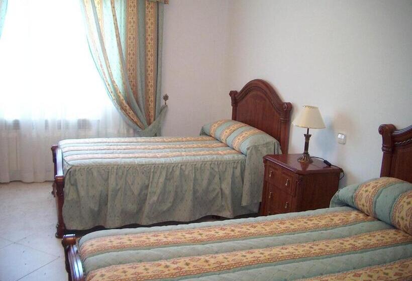 标准三人间, Hostal Cerezo