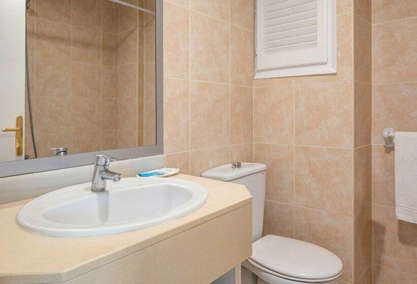 Quarto Triplo Estandar Vista Piscina, htop Olympic