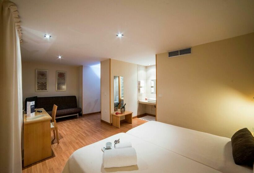 Habitación Triple Estándar, Serrano