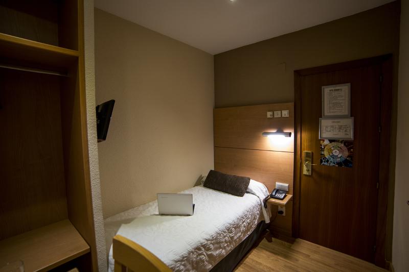 Habitación Estándar Individual, Serrano