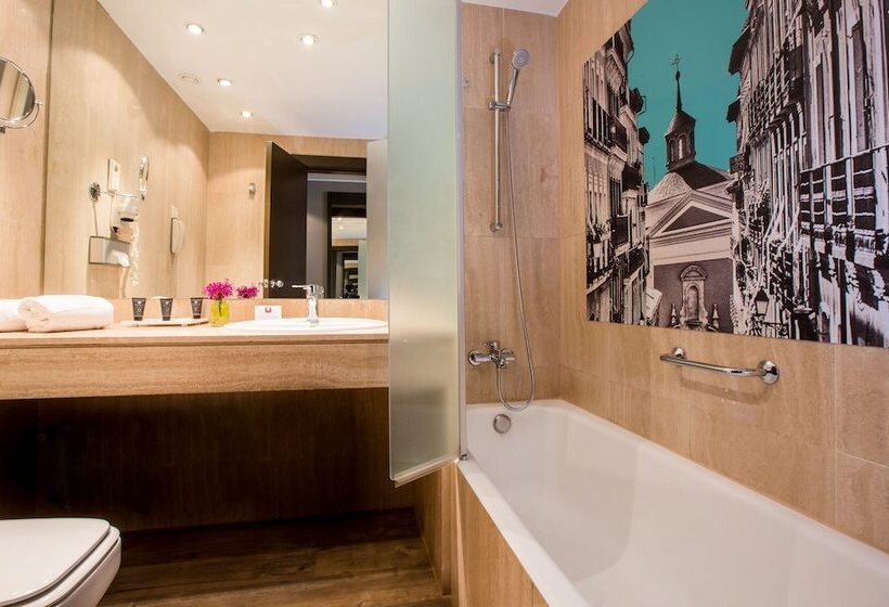Habitación Triple Comfort, Leonardo Boutique Hotel Madrid