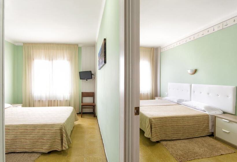 Четырехместный Номер Стандарт, Hostal Fabrellas