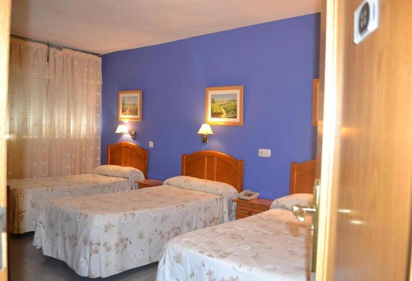 标准三人间, Hostal Al Qazeres