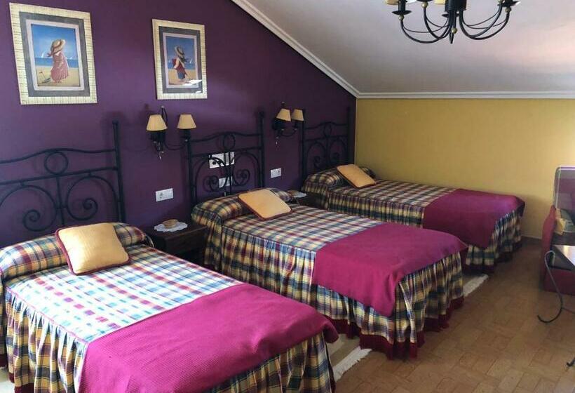 Habitación Triple Estándar, Hostal Juan