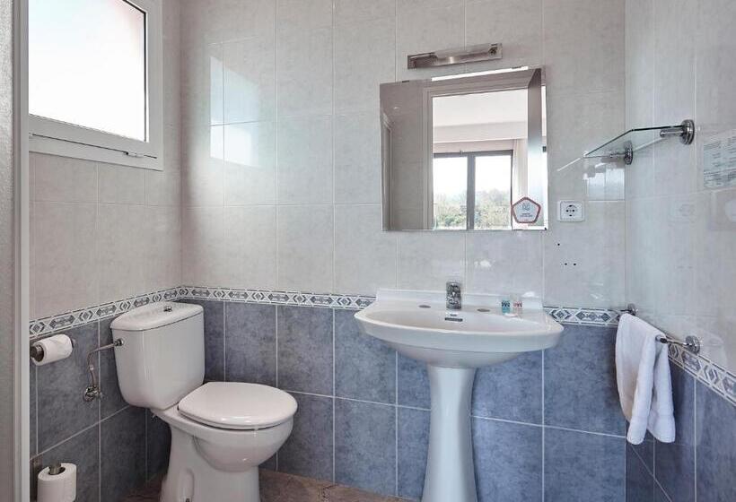 Четырехместный Номер Стандарт, Hostal Mas Ferrer