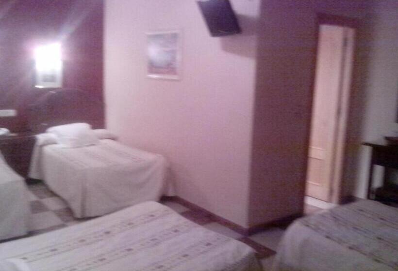 اتاق استاندارد چهار تخته, Hostal Residencia Castilla