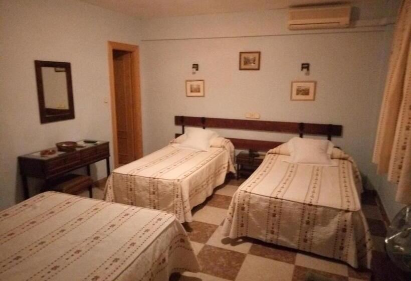 اتاق استاندارد چهار تخته, Hostal Residencia Castilla