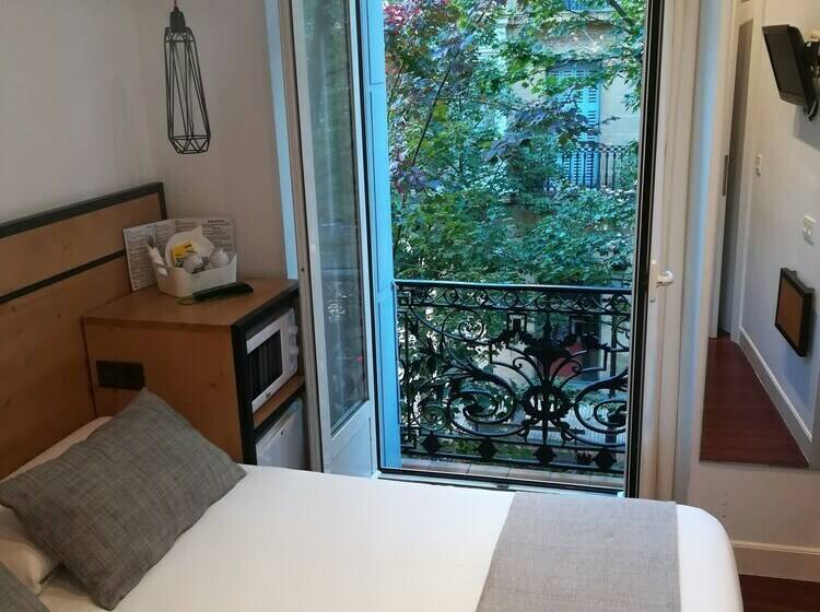 Standart Oda, Pension La Perla