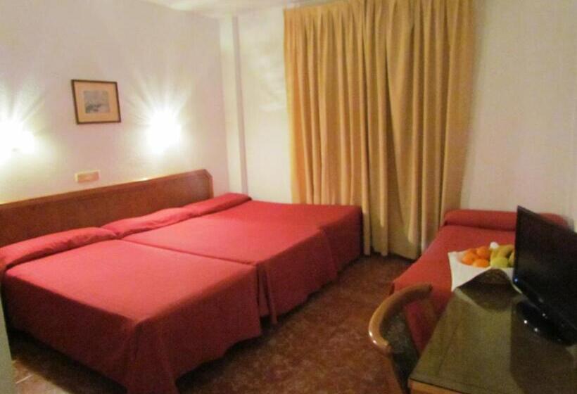 اتاق خانوادگی, Complejo Hotelero Saga