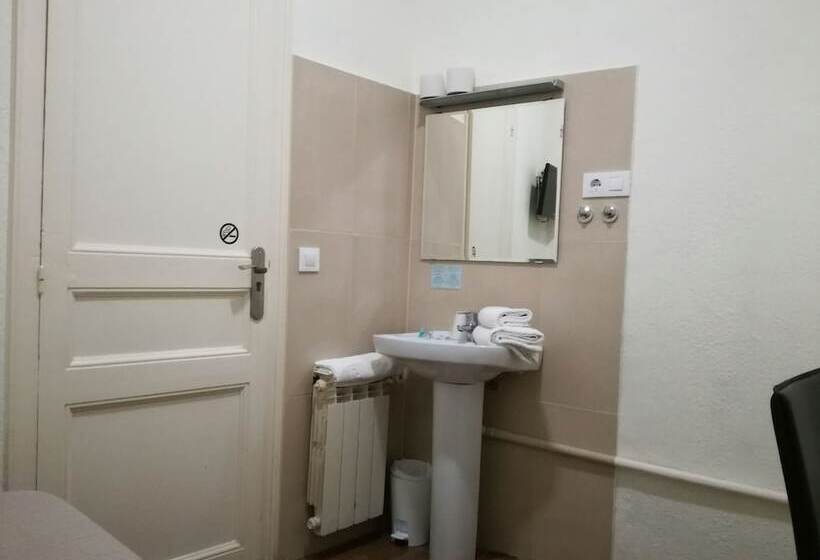 اتاق استاندارد یک تخته با سرویس بهداشتی مشترک, Hostal Lesseps