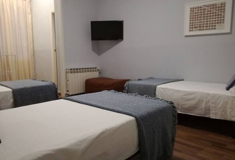اتاق استاندارد سه نفره, Hostal Lesseps