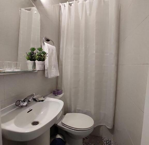 اتاق استاندارد یک نفره, Hostal Alfaro