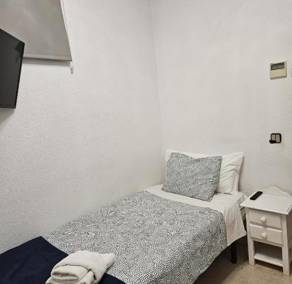 اتاق استاندارد یک تخته با سرویس بهداشتی مشترک, Hostal Alfaro