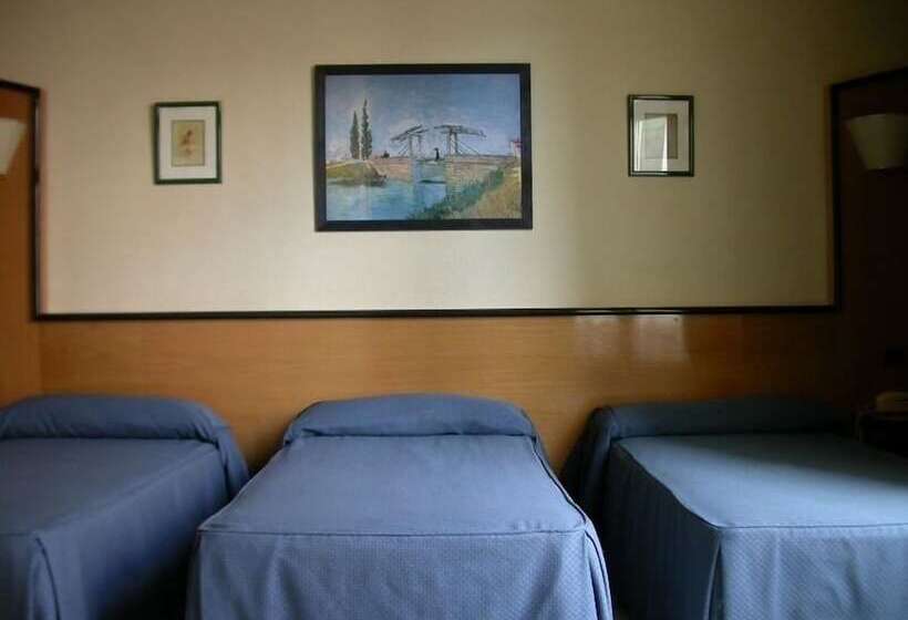 Habitación Triple Estándar, Hostal Buenos Aires