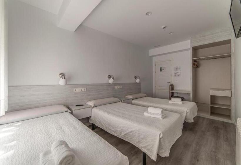 חדר סטנדרט לשלושה, Hostal Lar