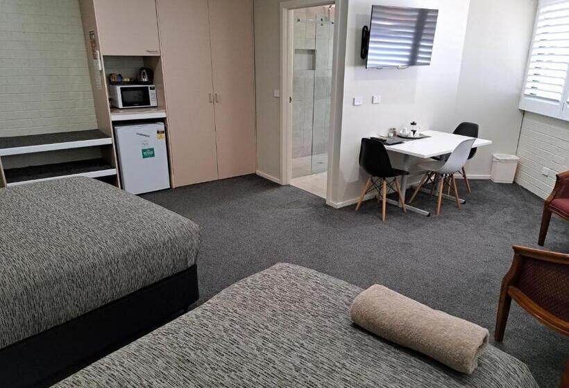 수피리어 트리플 룸, Central Deborah Motel