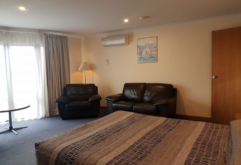 חדר משפחתי, Argyle Motor Lodge