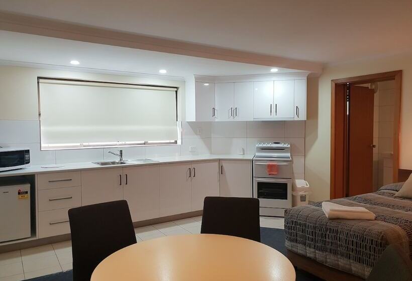 Семейный Номер, Argyle Motor Lodge