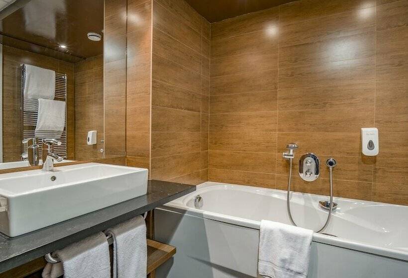 غرفة سوبيريور ثلاثية, Roc Blanc Hotel & Spa