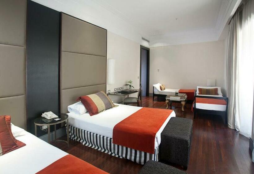 اتاق پریمیوم چهارنفره, Savoy