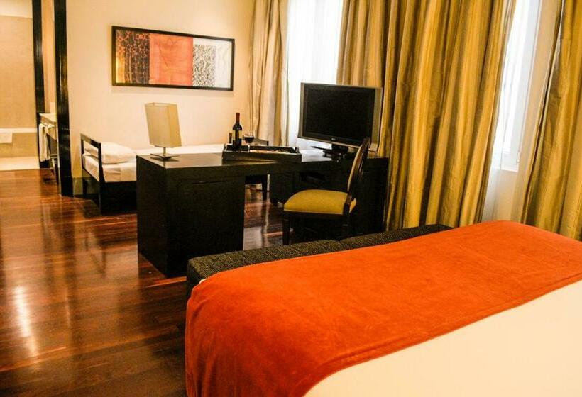 اتاق استاندارد سه نفره, Savoy