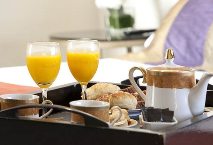 اتاق استاندارد سه نفره, Savoy