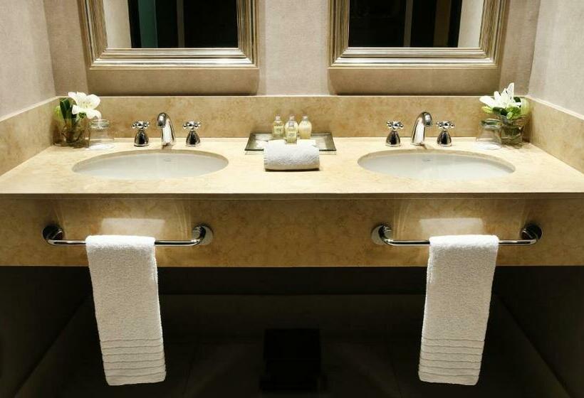 اتاق سوپریور, Savoy