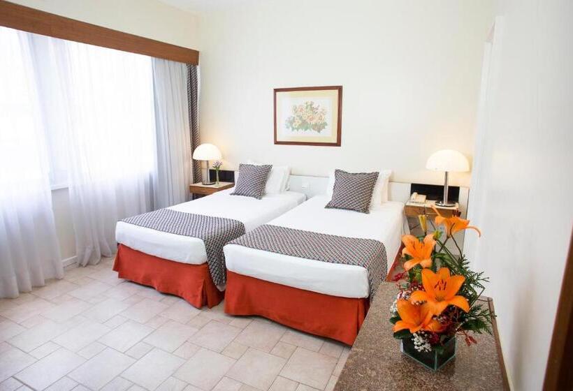 Superior-huone, Savoy Othon