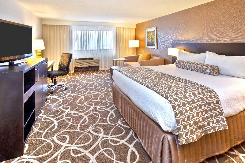 اتاق استاندارد با تخت بزرگ, Crowne Plaza Kitchener Waterloo, An Ihg