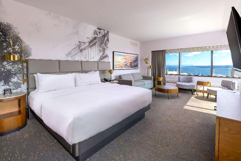 سوئیت با چشم‌انداز رودخانه, Hilton Quebec