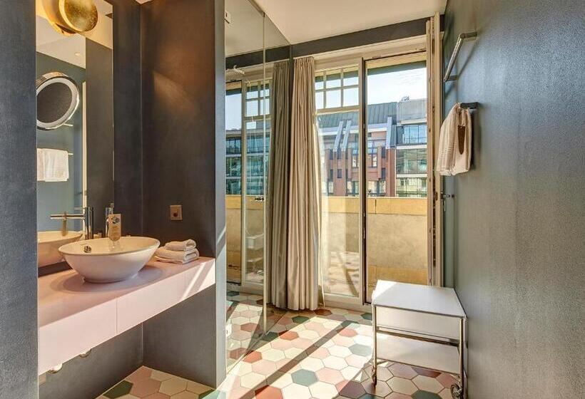 Quarto Superior com Sacada, Anker Luzern