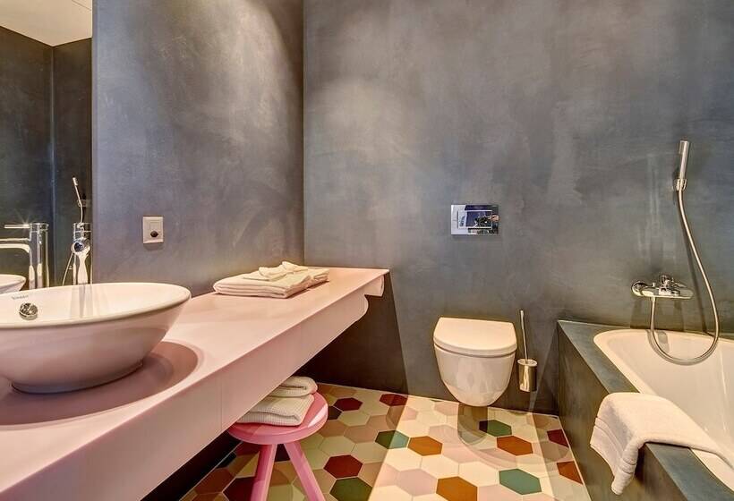 Quarto Superior com Sacada, Anker Luzern