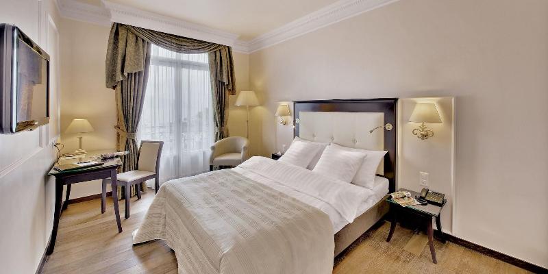 Номер Deluxe Вид на Озеро, Grand Hotel Suisse Majestic, Autograph Collection