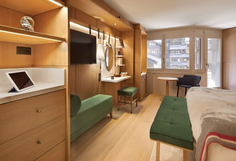 Номер Стандарт, Schweizerhof Zermatt   A Small Luxury