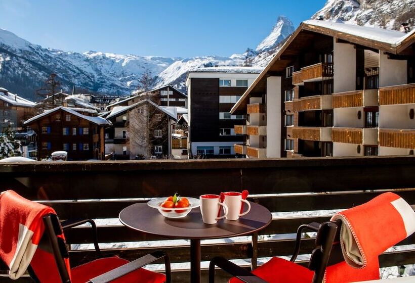 Полулюкс, Schweizerhof Zermatt   A Small Luxury