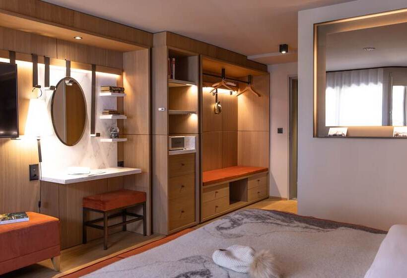 Номер Стандарт, Schweizerhof Zermatt   A Small Luxury