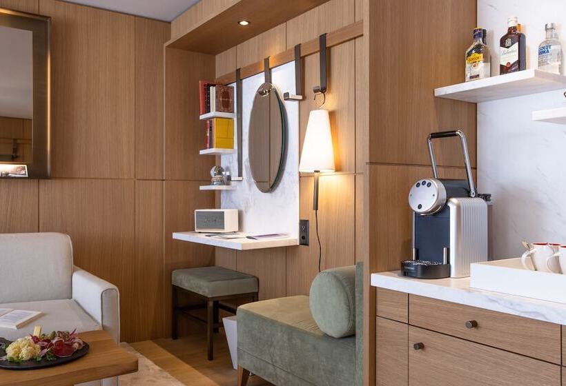 سوییت جونیور, Schweizerhof Zermatt   A Small Luxury