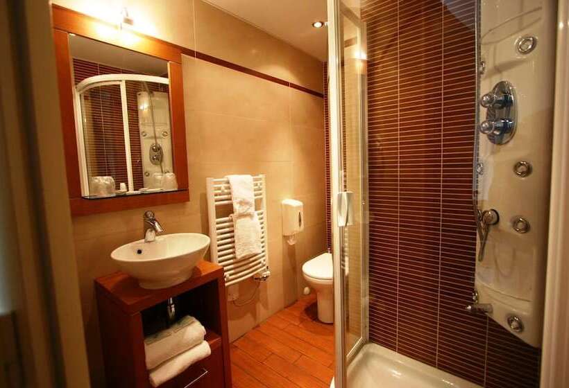 Номер Superior с Видом, Best Western Le Cheval Blanc  Vue Sur Le Port Plein Centre Ville
