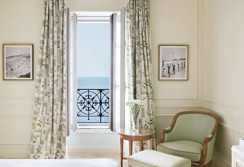 Номер Deluxe Вид на Море, Hôtel Du Palais Biarritz, In The Unbound Collection By Hyatt