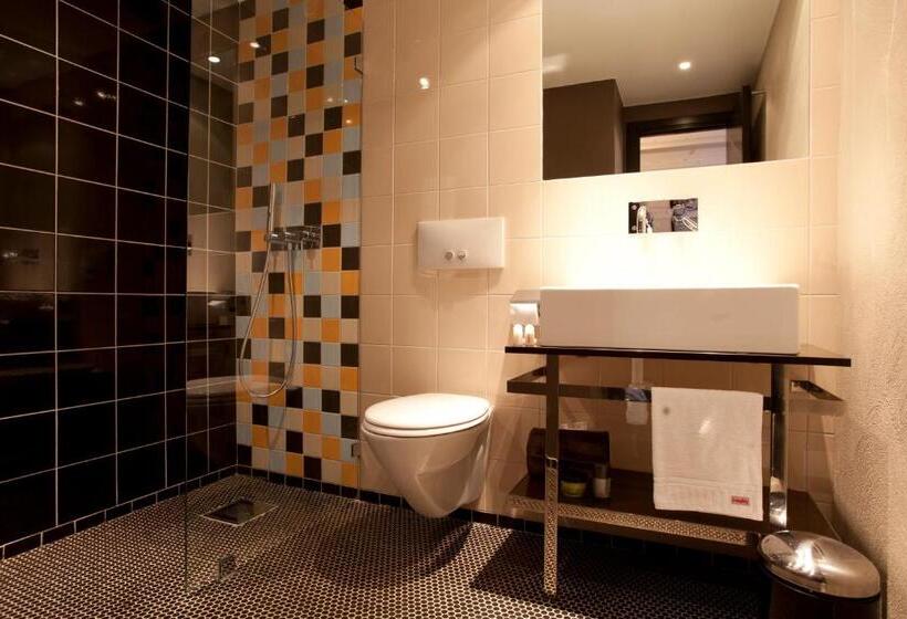 اتاق استاندارد چهارنفره با بالکن, Langley Hôtel Le Petit Prince