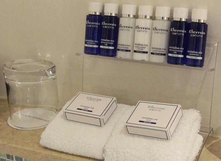 디럭스 룸, The Royal Horseguards Hotel, London
