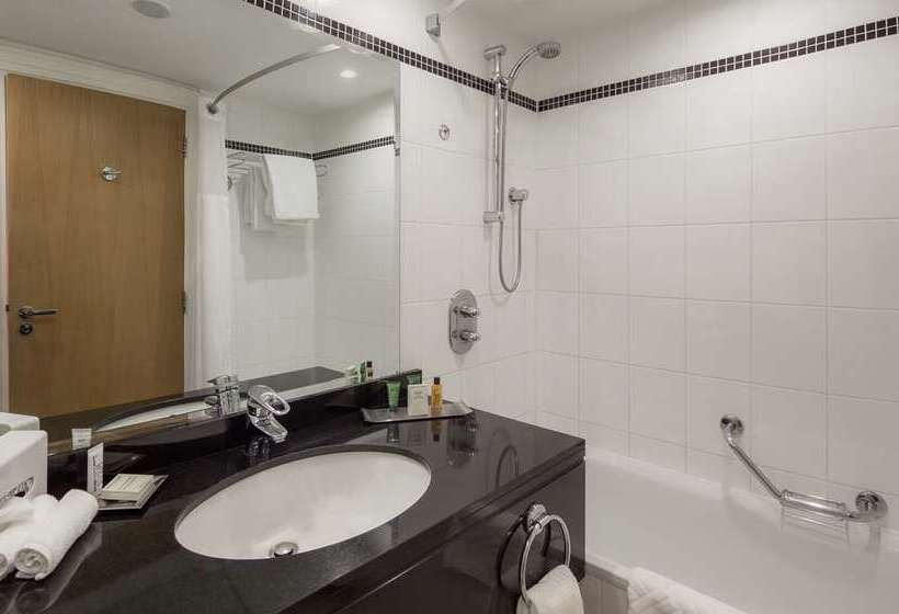 Номер Стандарт, Hilton London Watford