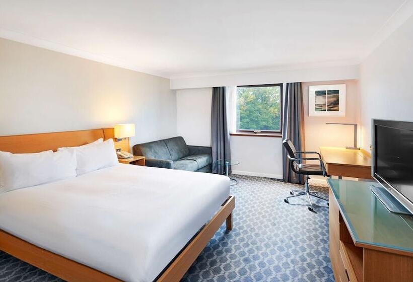 Семейный Номер, Hilton London Watford