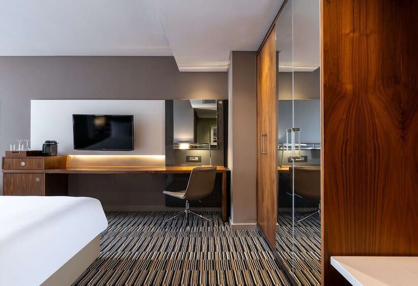 سوییت جونیور با چشم‌انداز دریا, Radisson Blu Okoume Palace Hotel, Libreville
