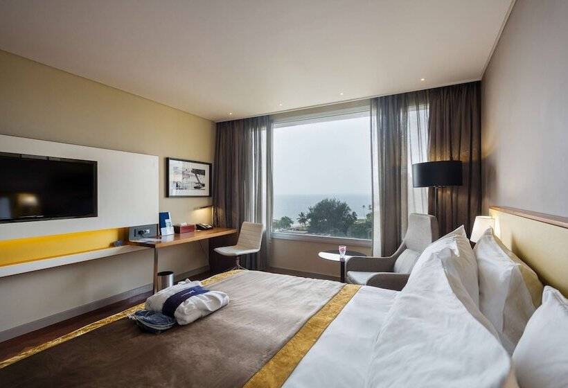 اتاق اجرایی با چشم‌انداز دریا, Radisson Blu Okoume Palace Hotel, Libreville